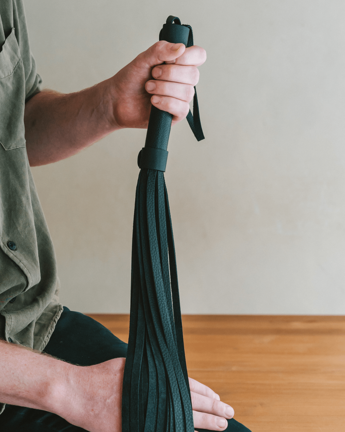 Wild Hide Mistress Flogger - High Tide